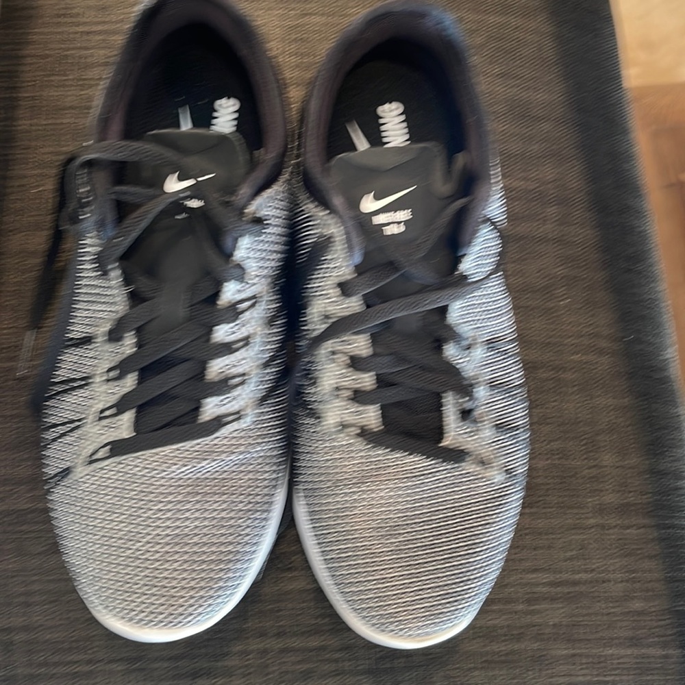 Nike Tennis Shoes